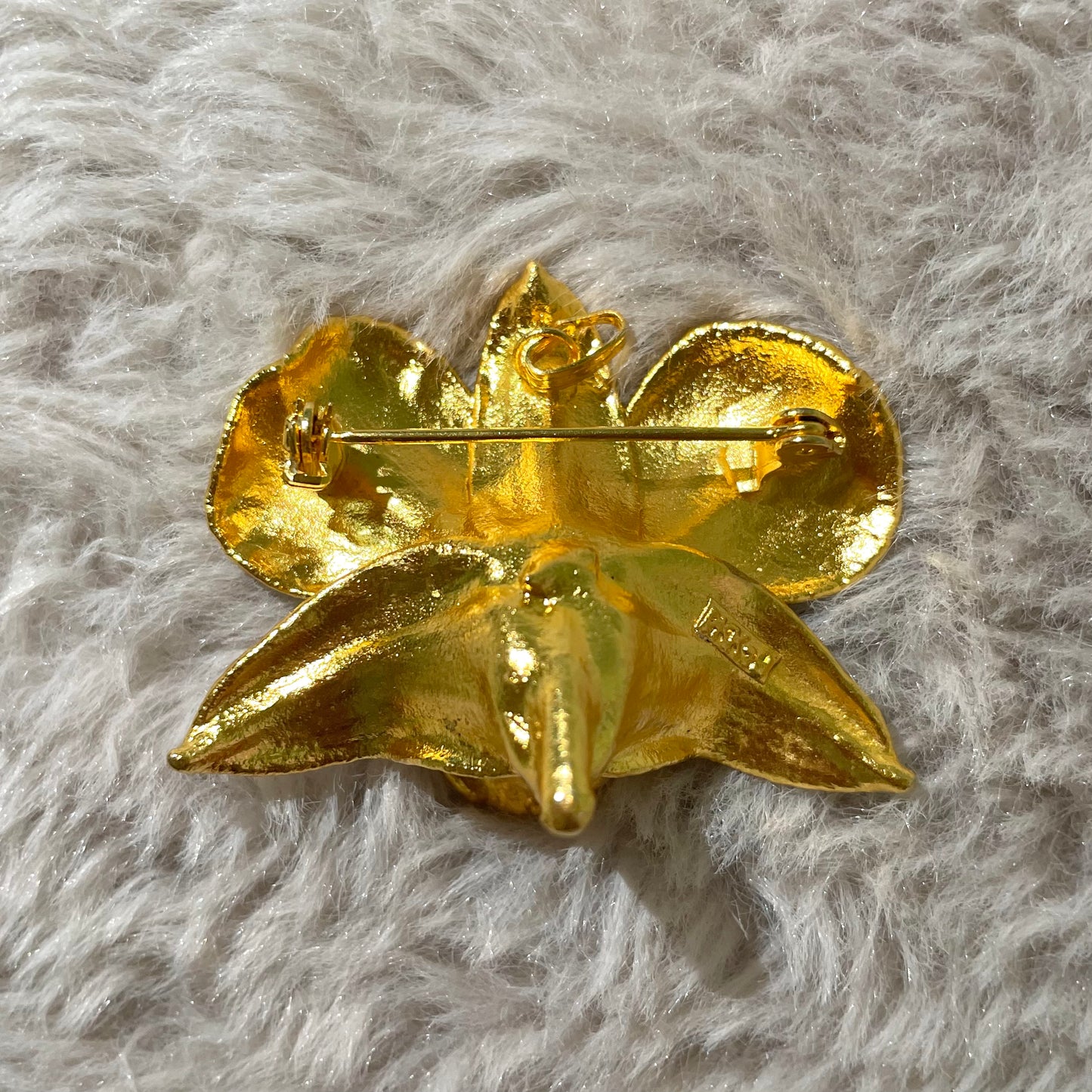 Flower brooch