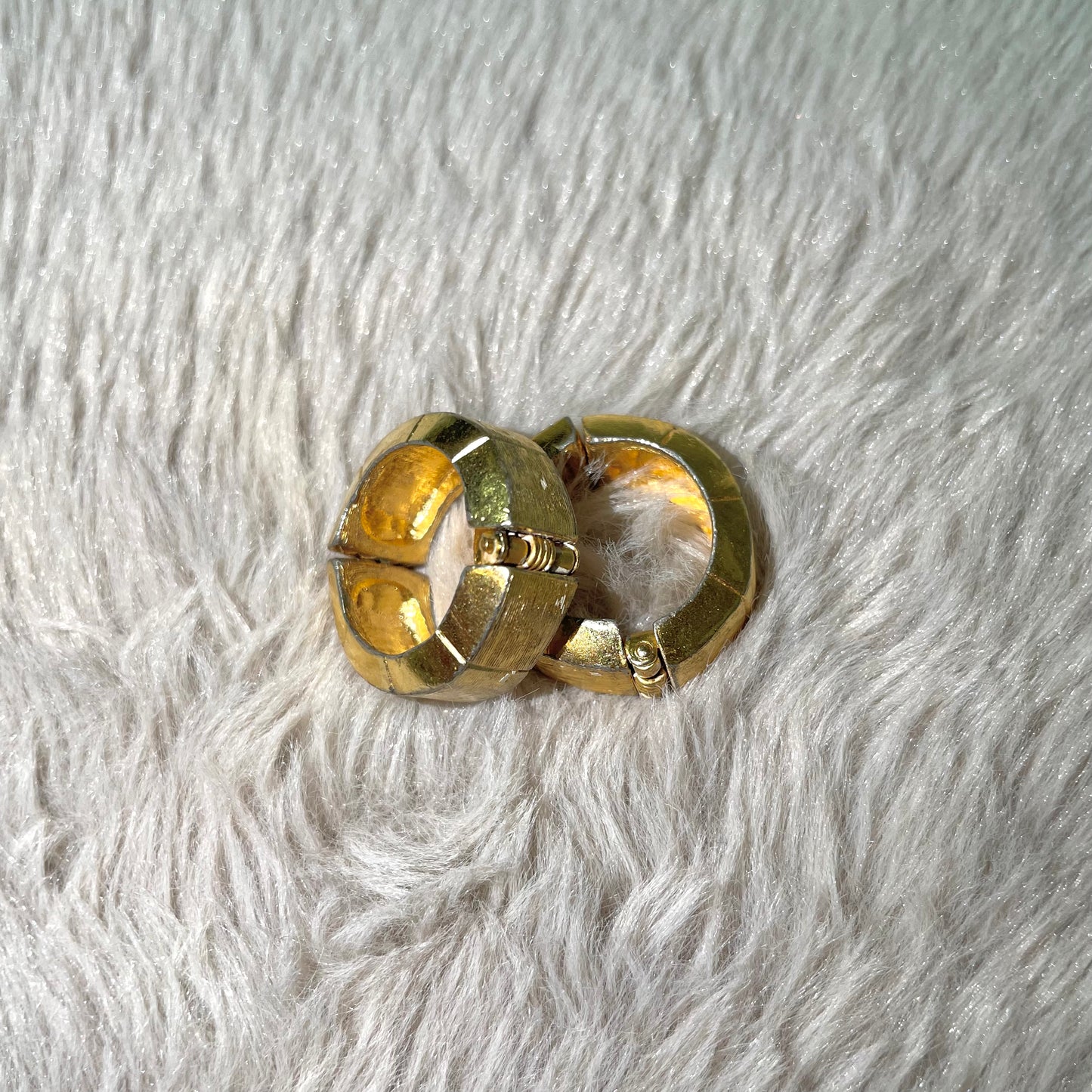 Gold earring