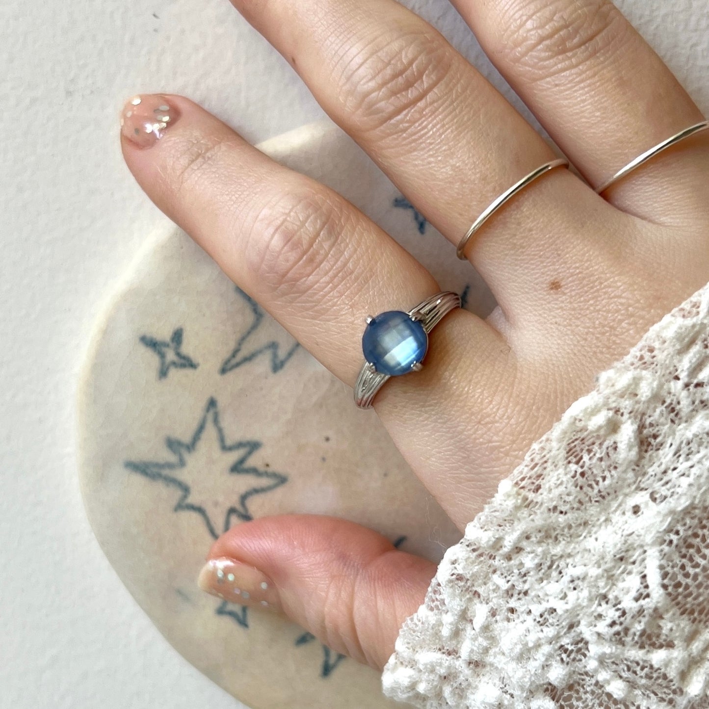 [ lapis lazuli x white shell (multi-faceted) ] croissant silver