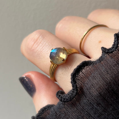 [ labradorite (rose cut) ] croissant gold