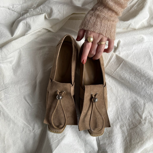 【Beige】suede flap loafer【サンプル品(返品不可)】