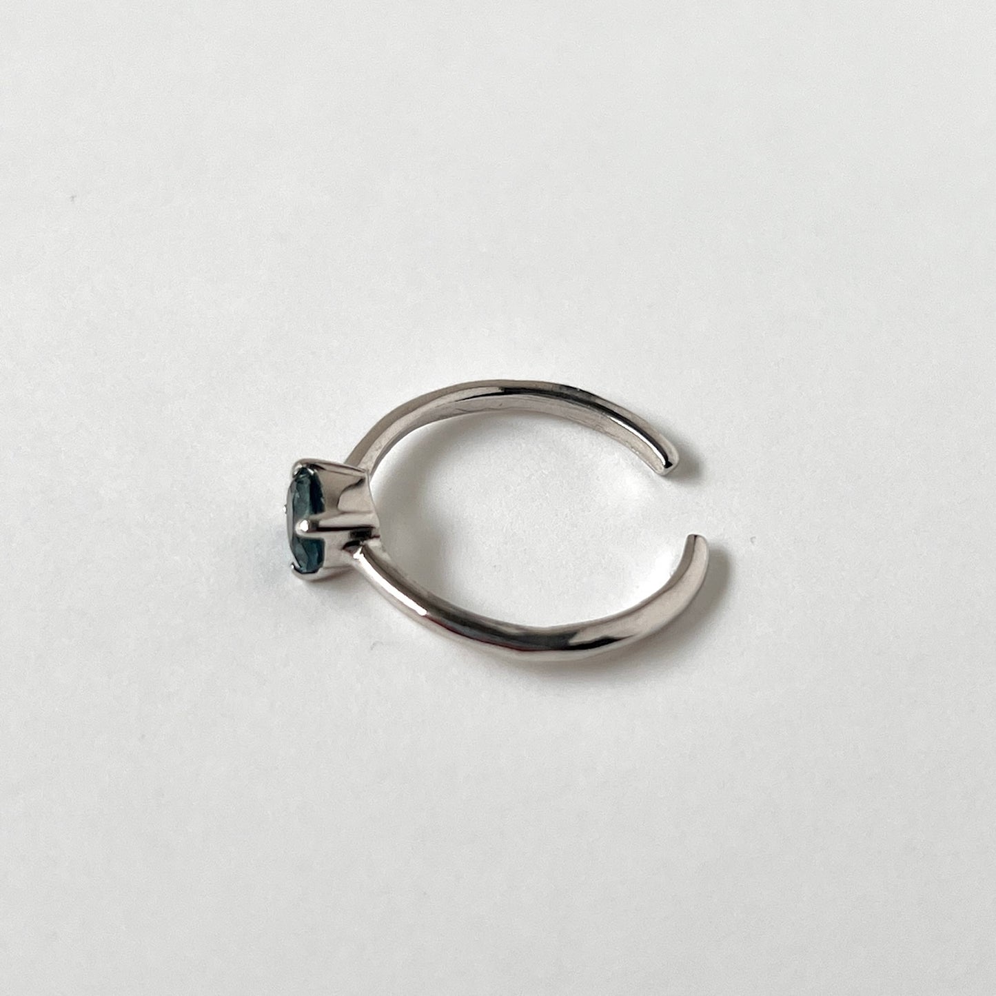 [ indigo blue kyanite ] oval faceted cut ring  silver