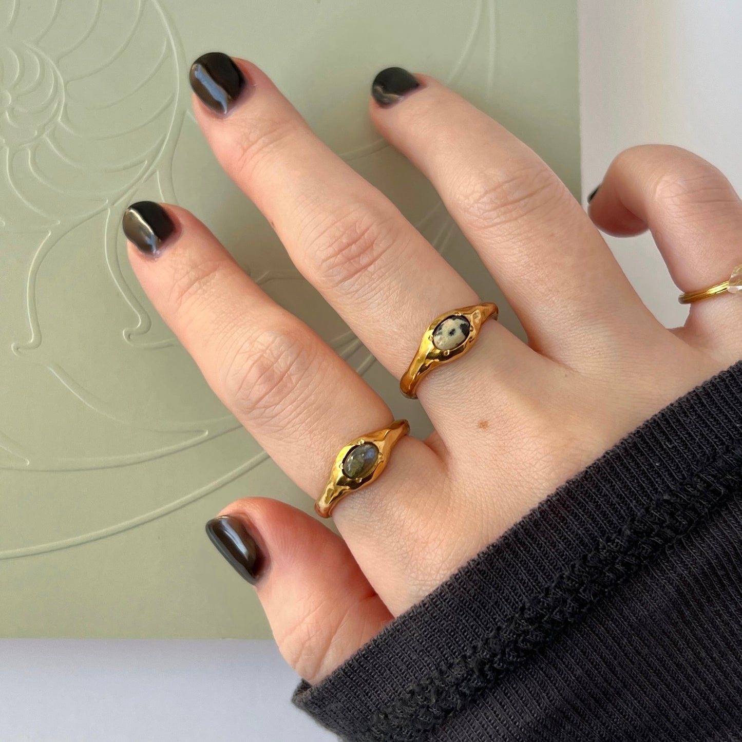 [ dalmatian jasper ] pebble gold