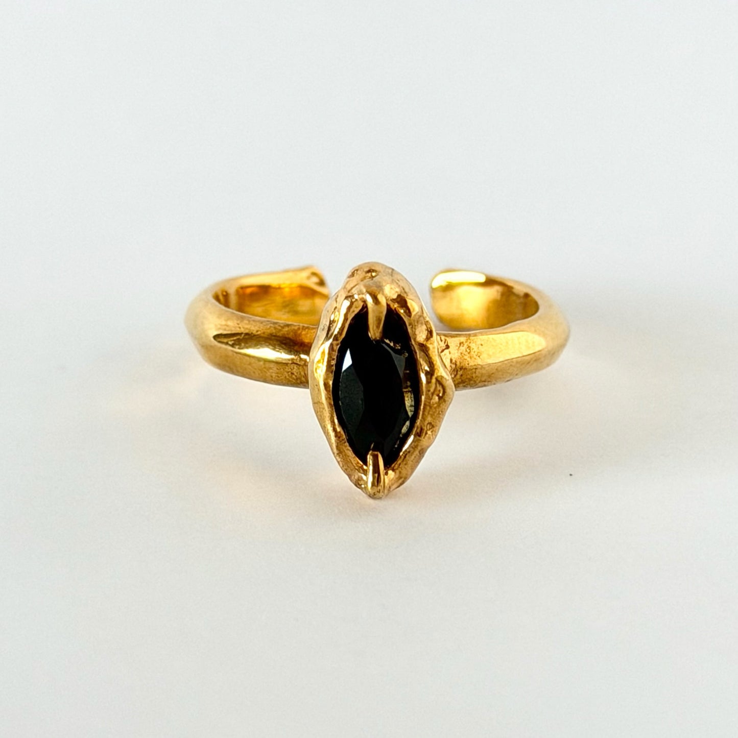 [ black spinel ] marquis stone gold