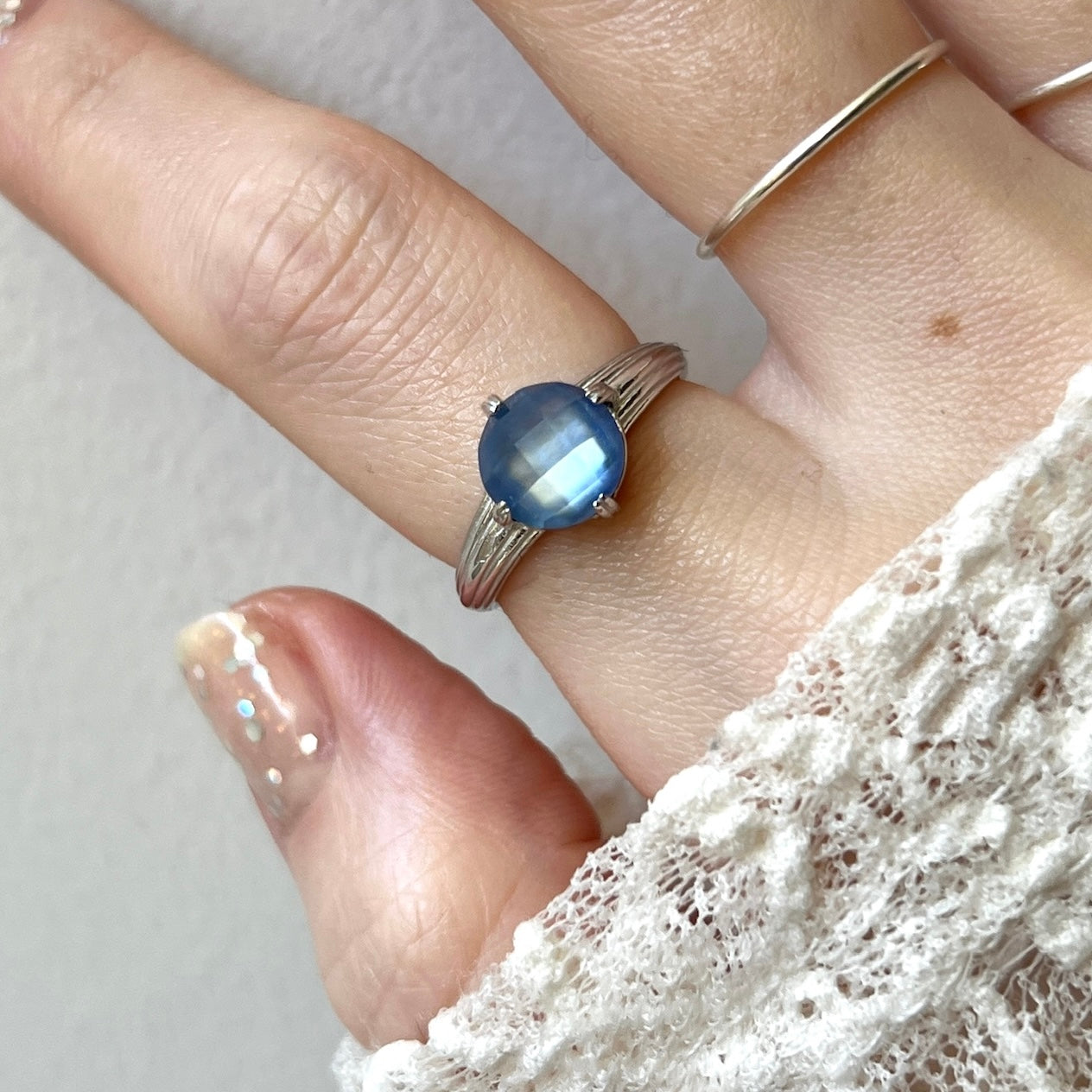[ lapis lazuli x white shell (multi-faceted) ] croissant silver
