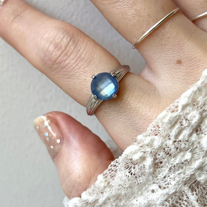 [ lapis lazuli x white shell (multi-faceted) ] croissant silver