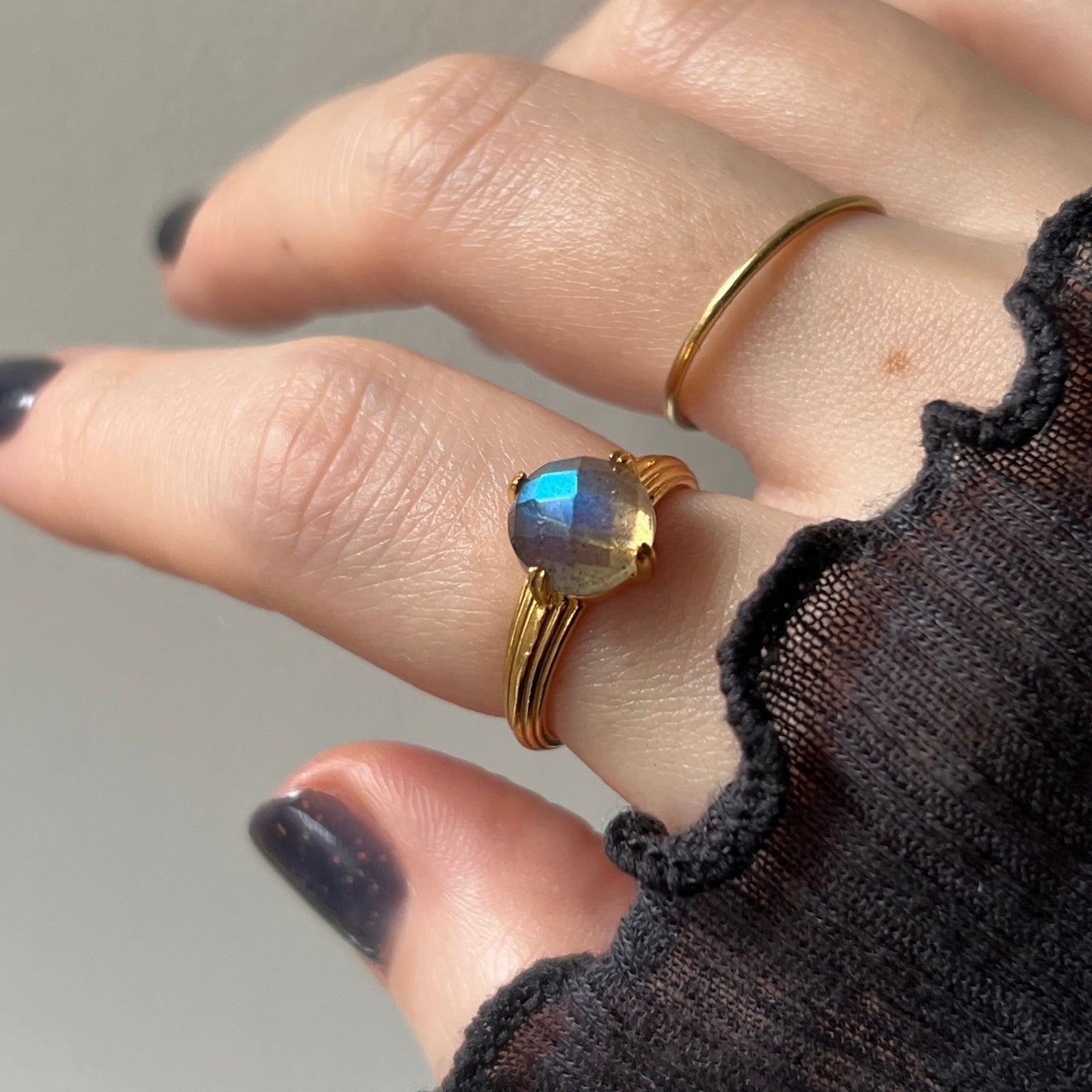 [ labradorite (rose cut) ] croissant gold