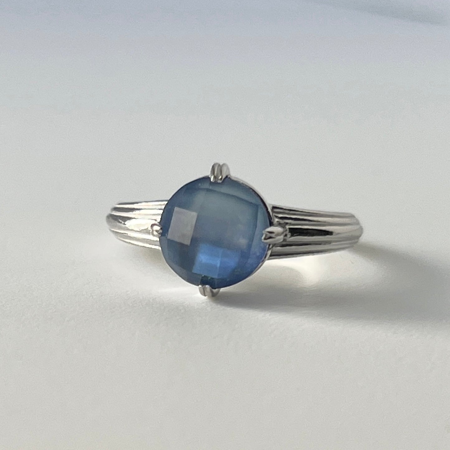 [ lapis lazuli x white shell (multi-faceted) ] croissant silver