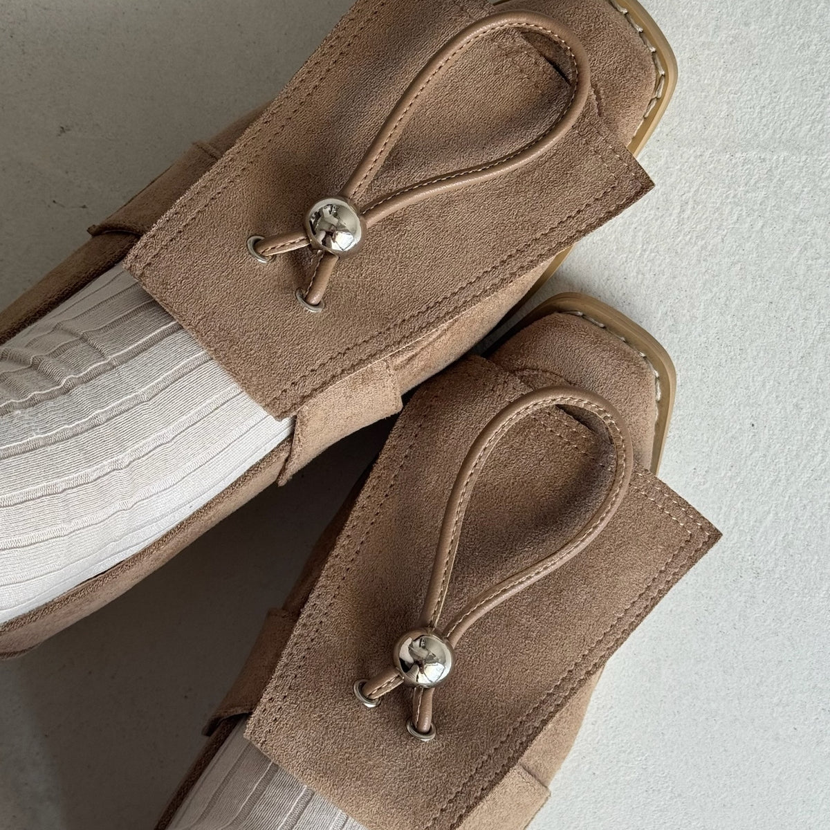 【Beige】suede flap loafer【サンプル品(返品不可)】