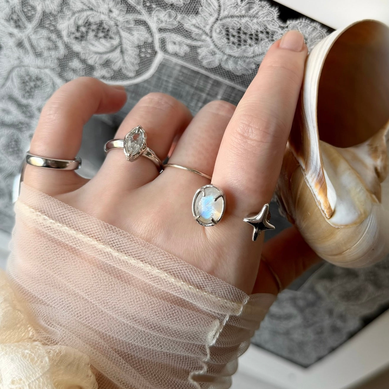[ rainbow moon stone ] four pointed star silver