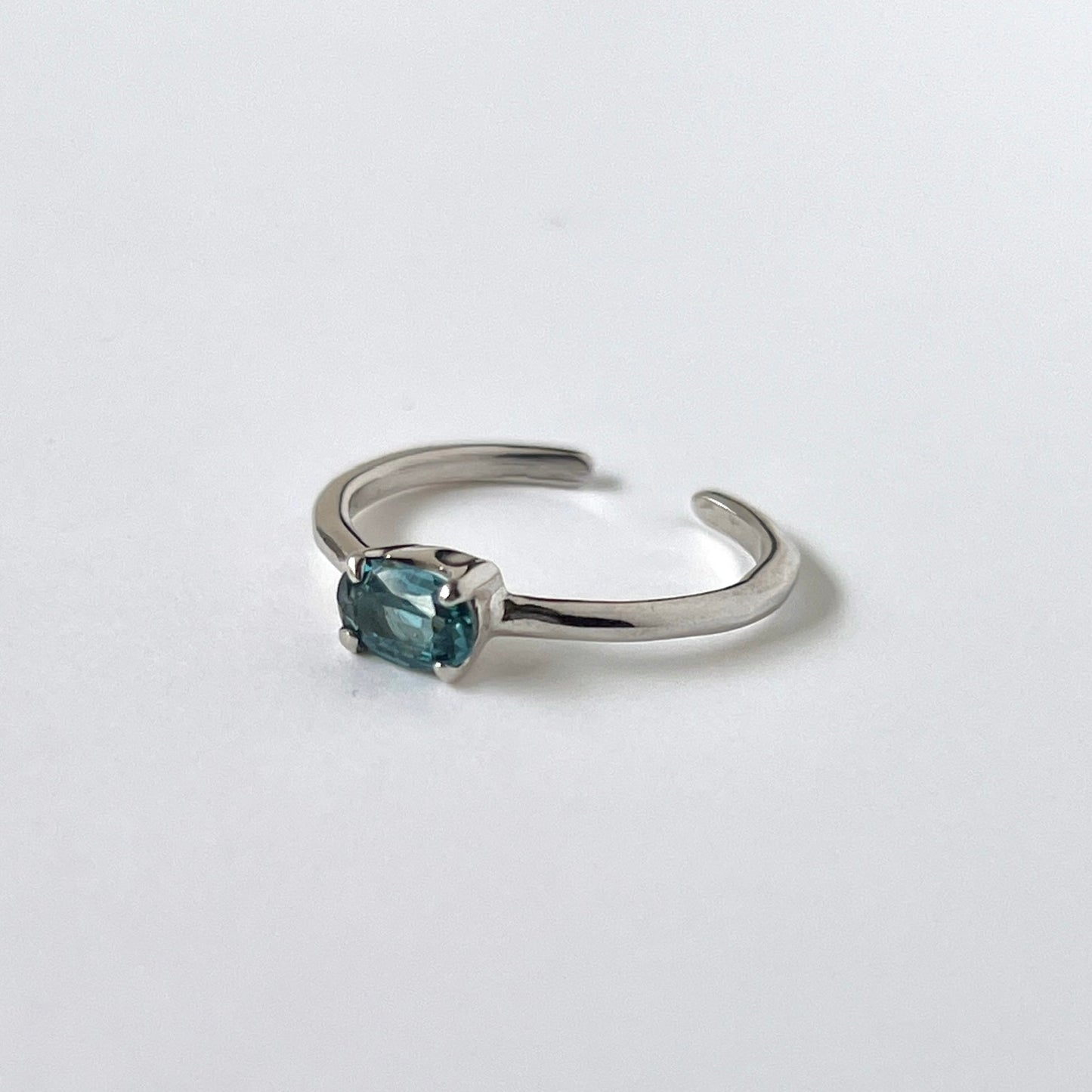 [ indigo blue kyanite ] oval faceted cut ring  silver