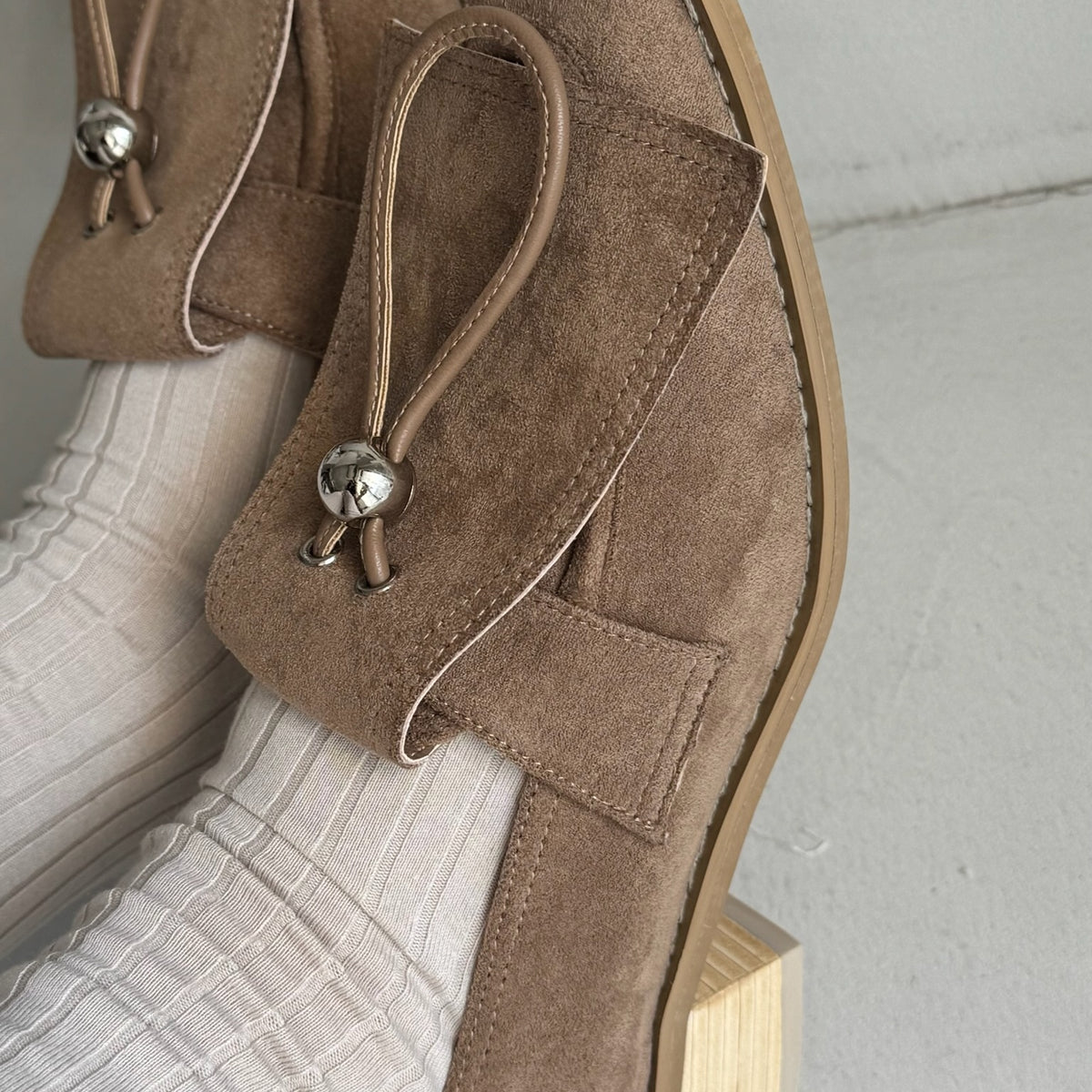 【Beige】suede flap loafer【サンプル品(返品不可)】