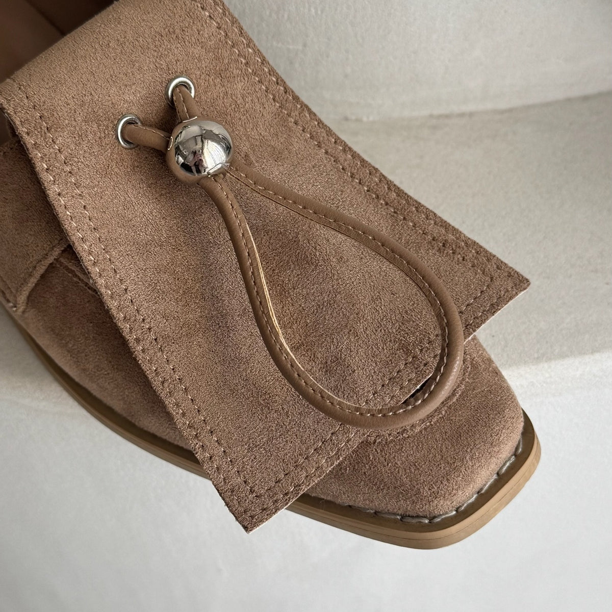 【Beige】suede flap loafer【サンプル品(返品不可)】