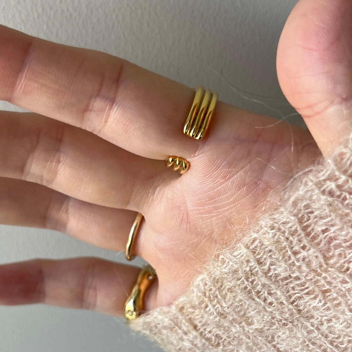 [ black amber ] trois gold