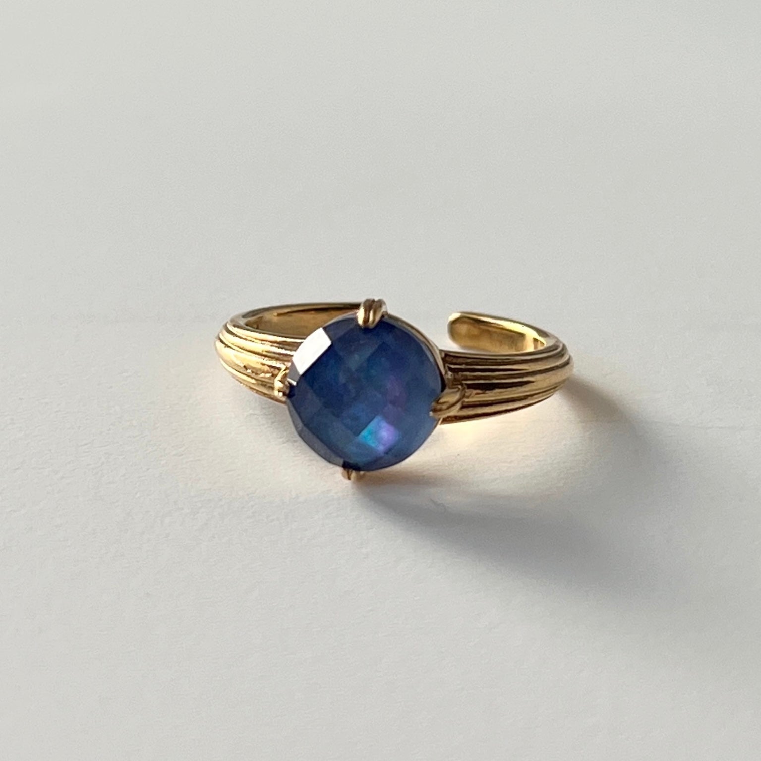 lapis lazuli x white shell (multi-faceted) ] croissant gold