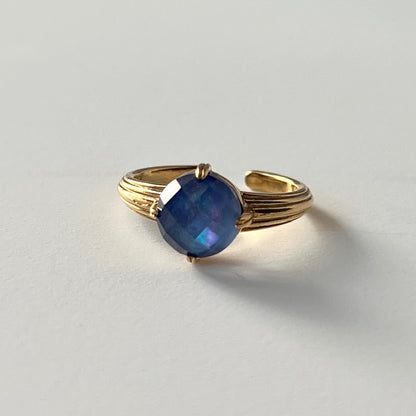 [ lapis lazuli x white shell (multi-faceted) ] croissant gold