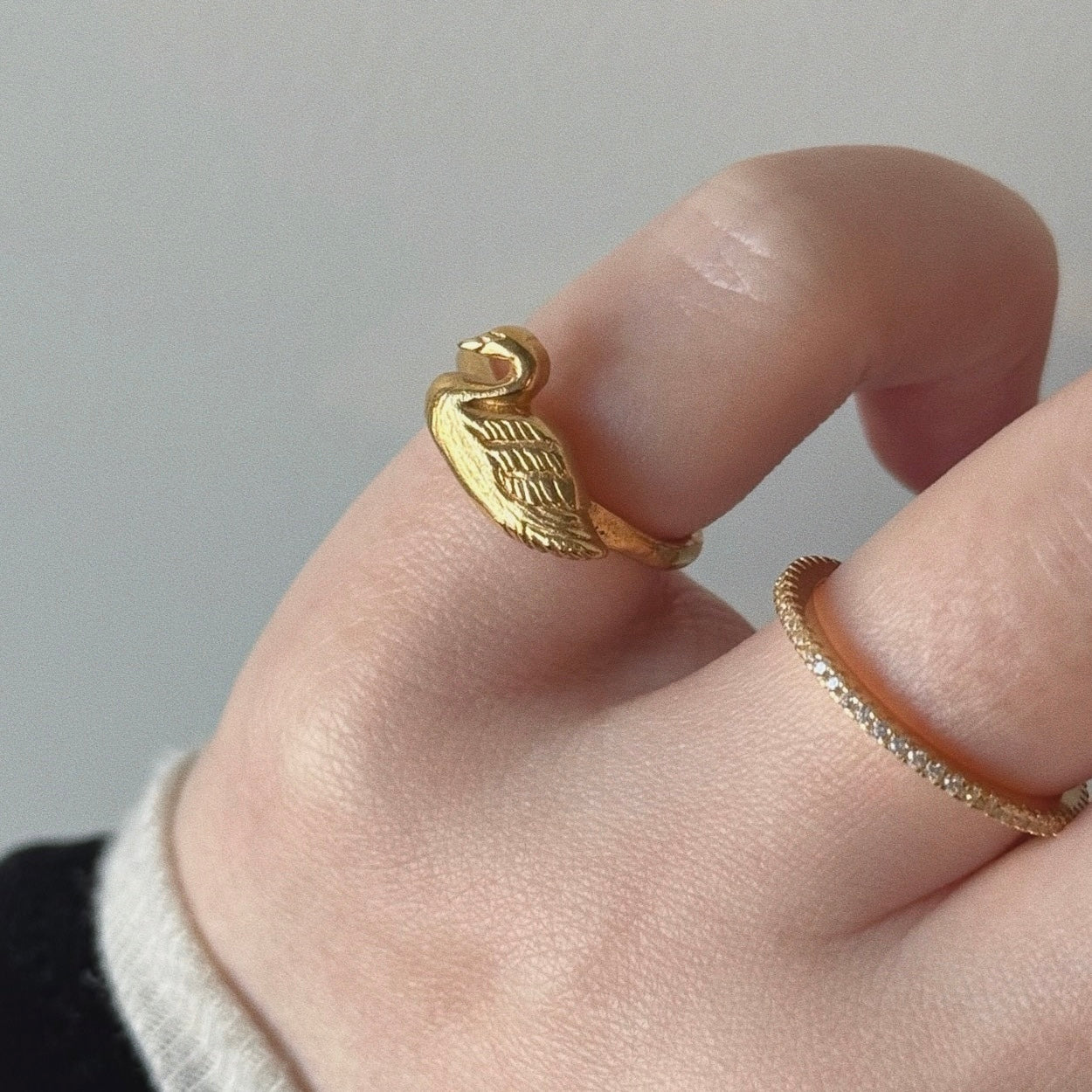 [ gold ] swan pinky