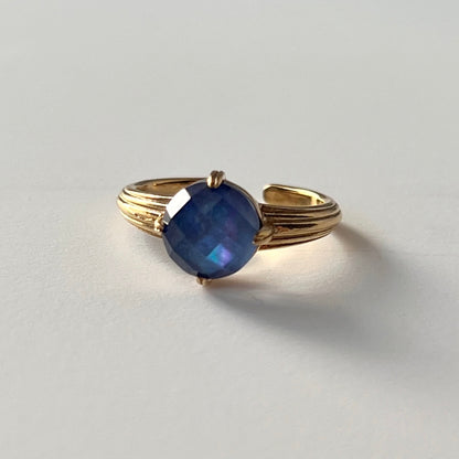 [ lapis lazuli x white shell (multi-faceted) ] croissant gold