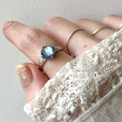 [ lapis lazuli x white shell (multi-faceted) ] croissant silver
