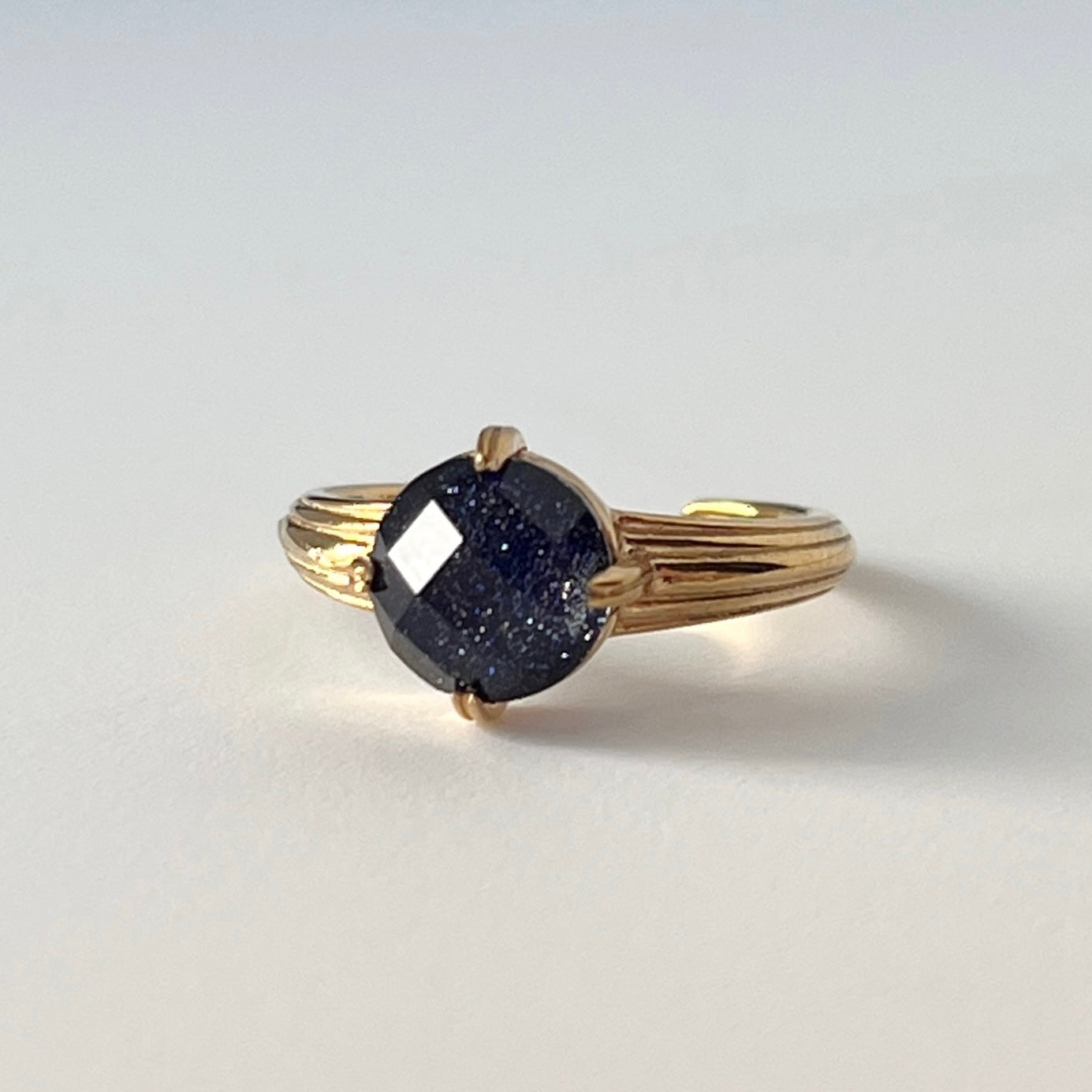 [ blue gold stone (multi-faceted) ] croissant gold