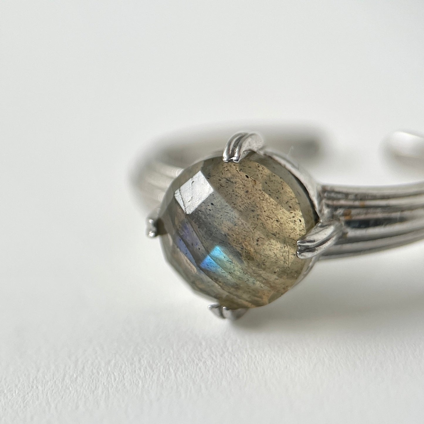 [ labradorite (rose cut) ] croissant silver