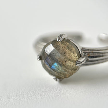 [ labradorite (rose cut) ] croissant silver