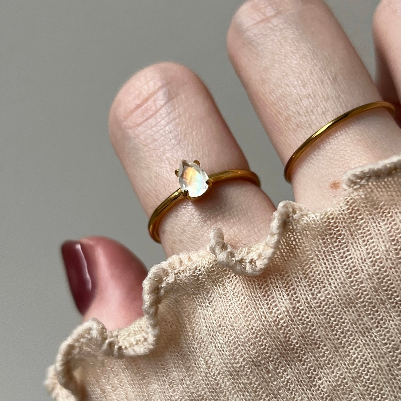 [ rainbow moon stone ] drop faceted cut ring  gold