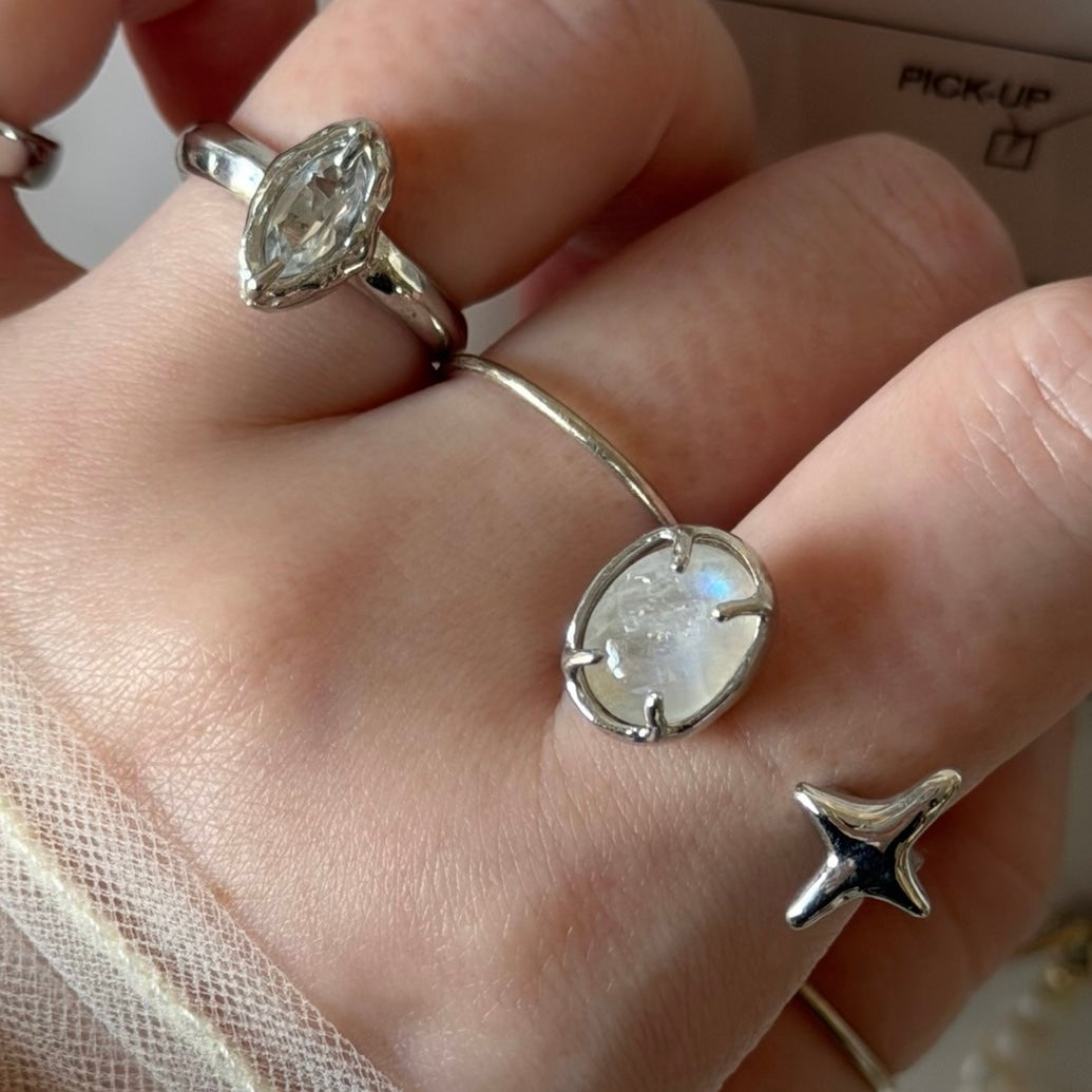 [ rainbow moon stone ] four pointed star silver