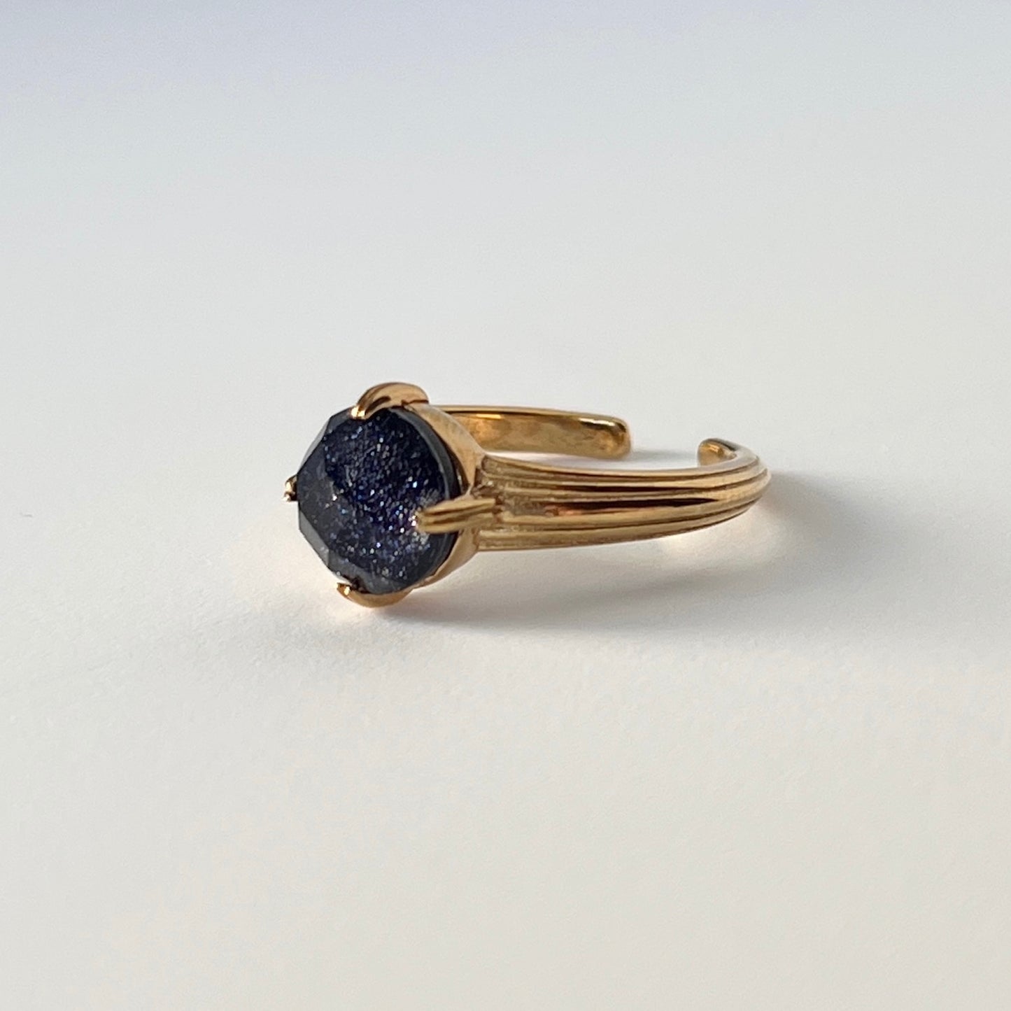 [ blue gold stone (multi-faceted) ] croissant gold