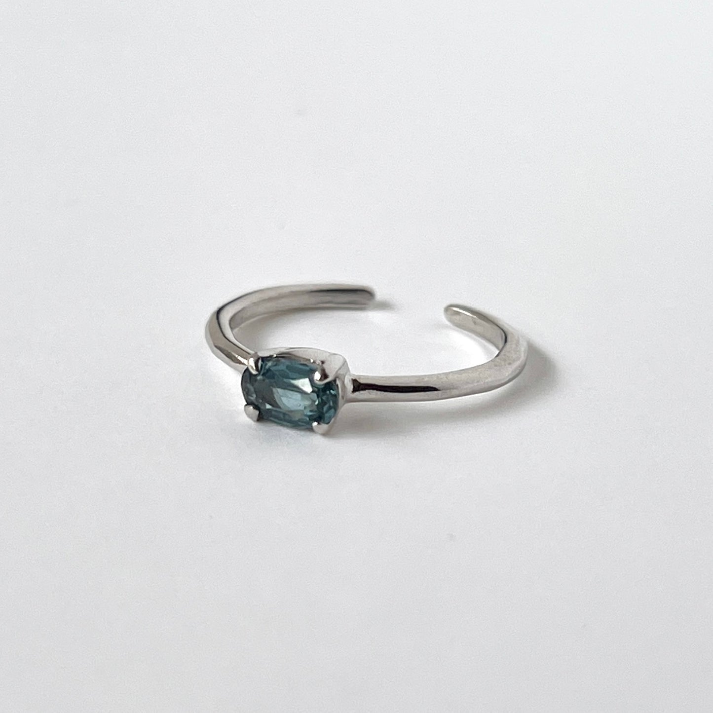 [ indigo blue kyanite ] oval faceted cut ring  silver
