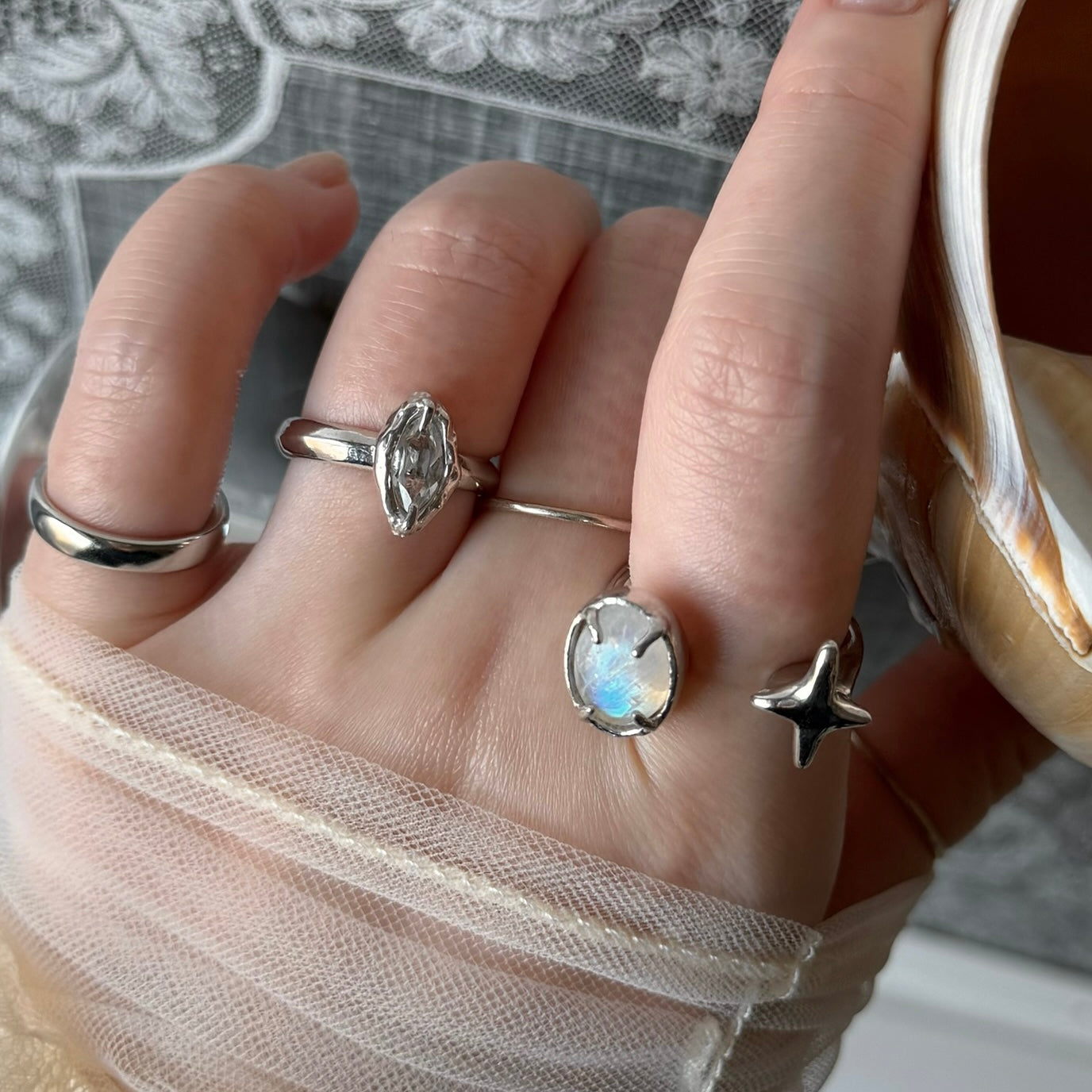[ rainbow moon stone ] four pointed star silver