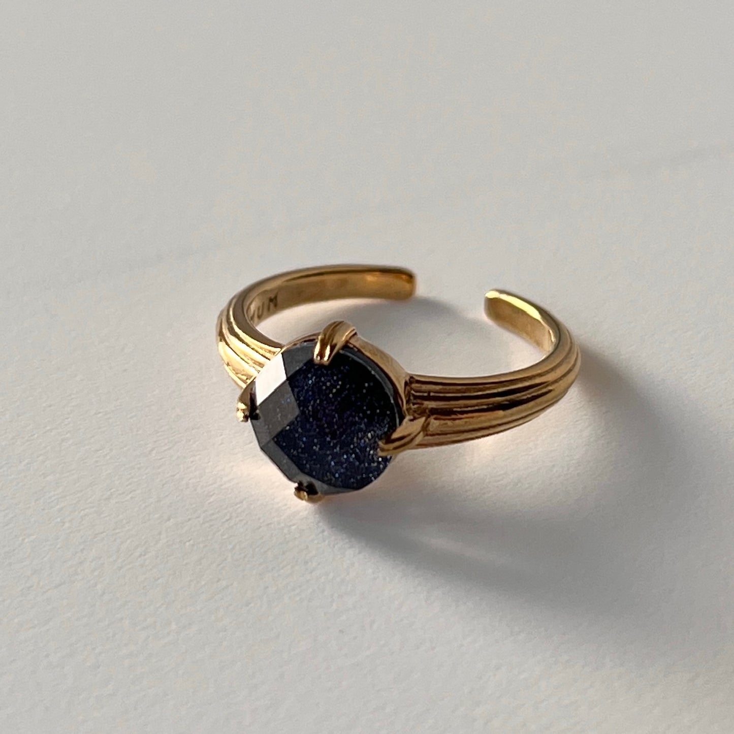 [ blue gold stone (multi-faceted) ] croissant gold