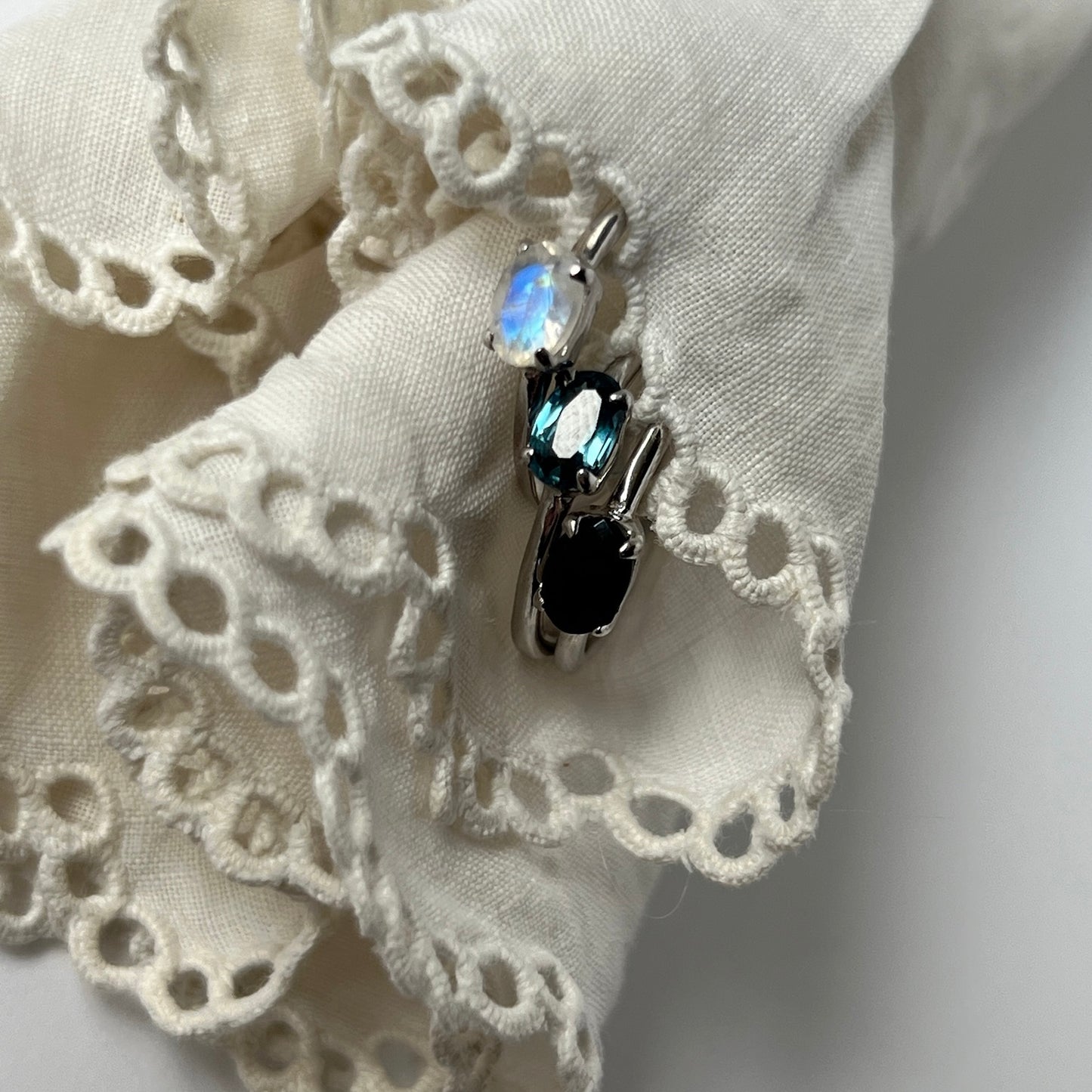 [ indigo blue kyanite ] oval faceted cut ring  silver