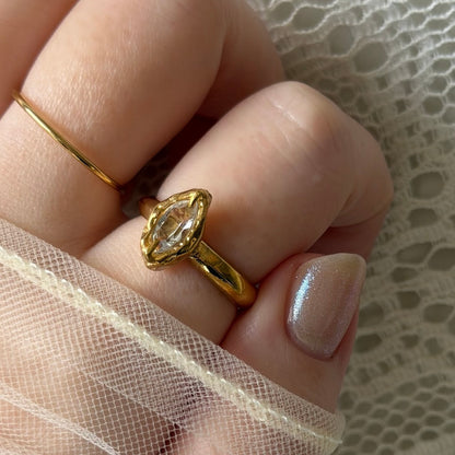 [ white topaz ] marquis stone gold