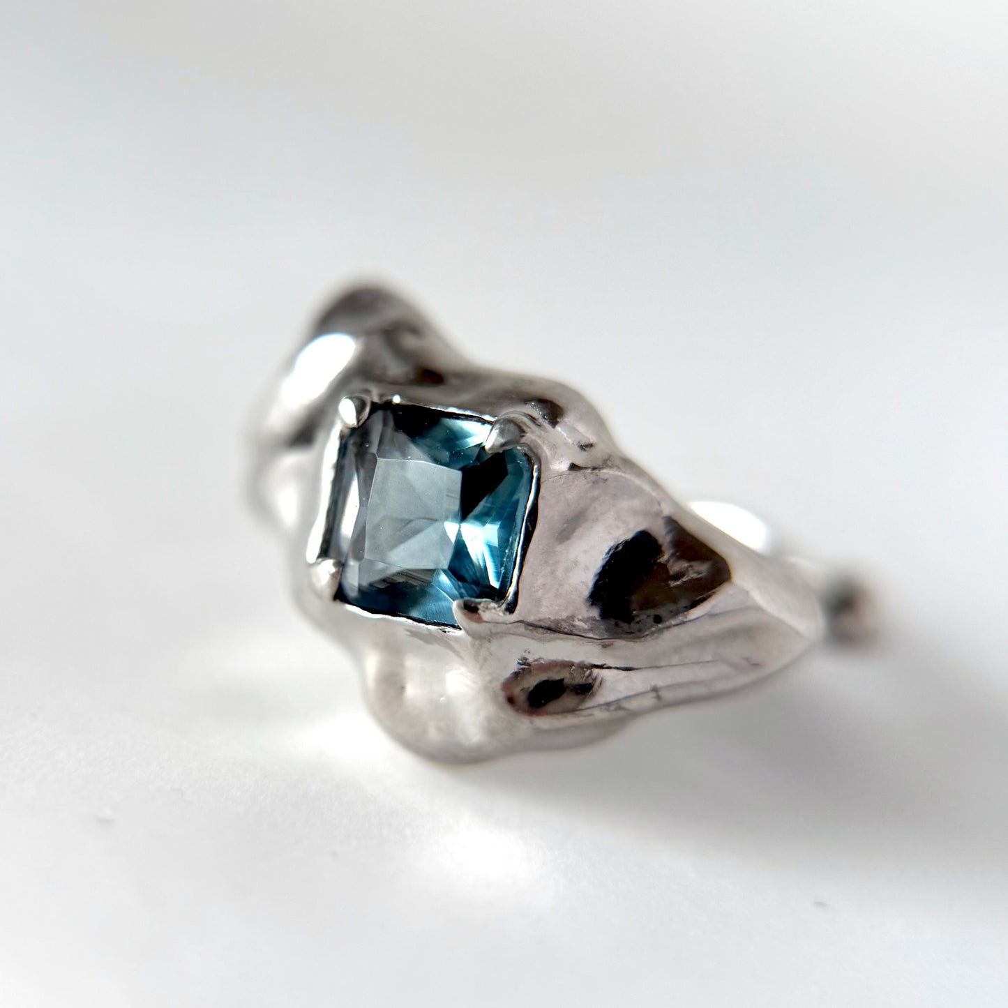 [ light blue glass ]  melt ring  silver