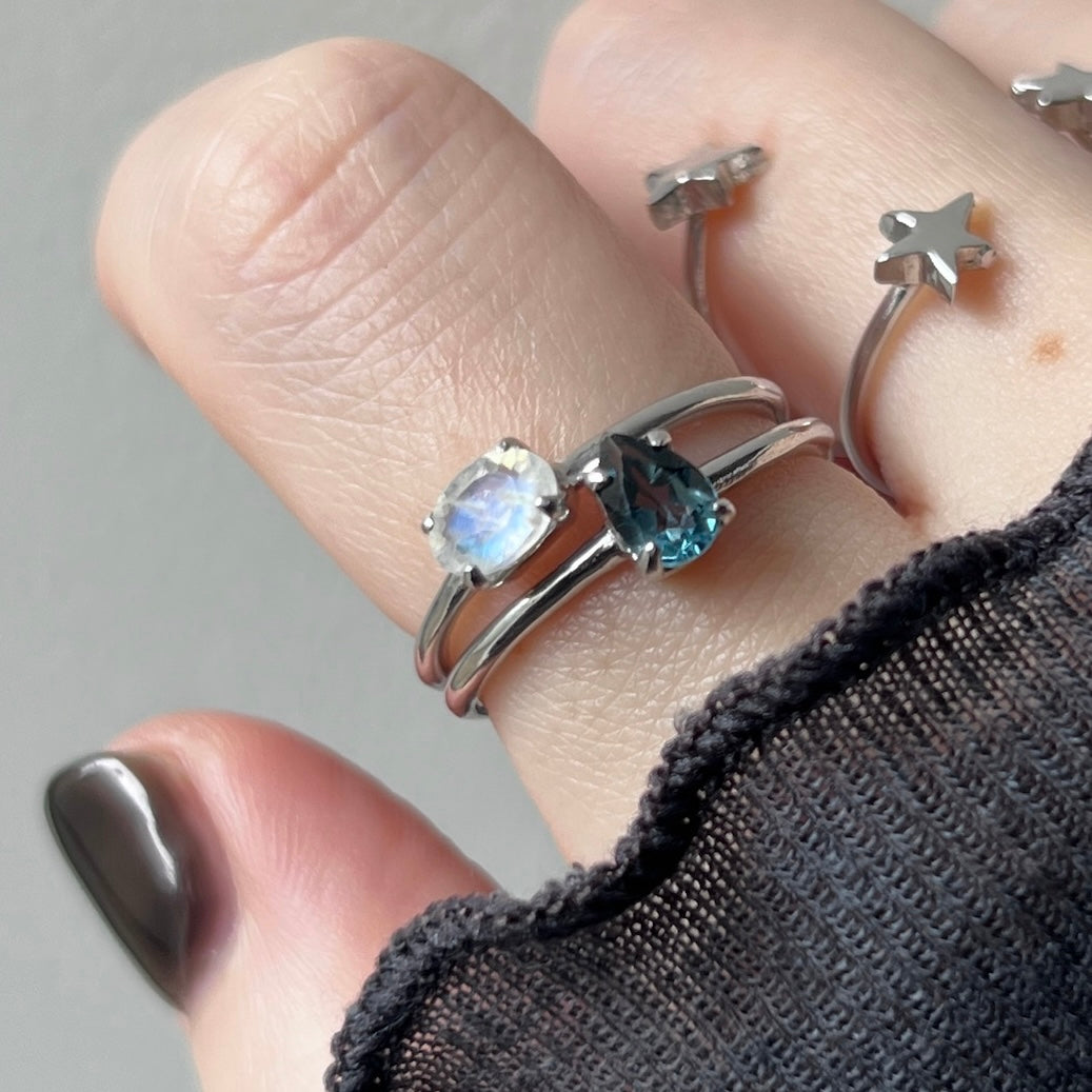 [ rainbow moon stone ] oval faceted cut ring  silver