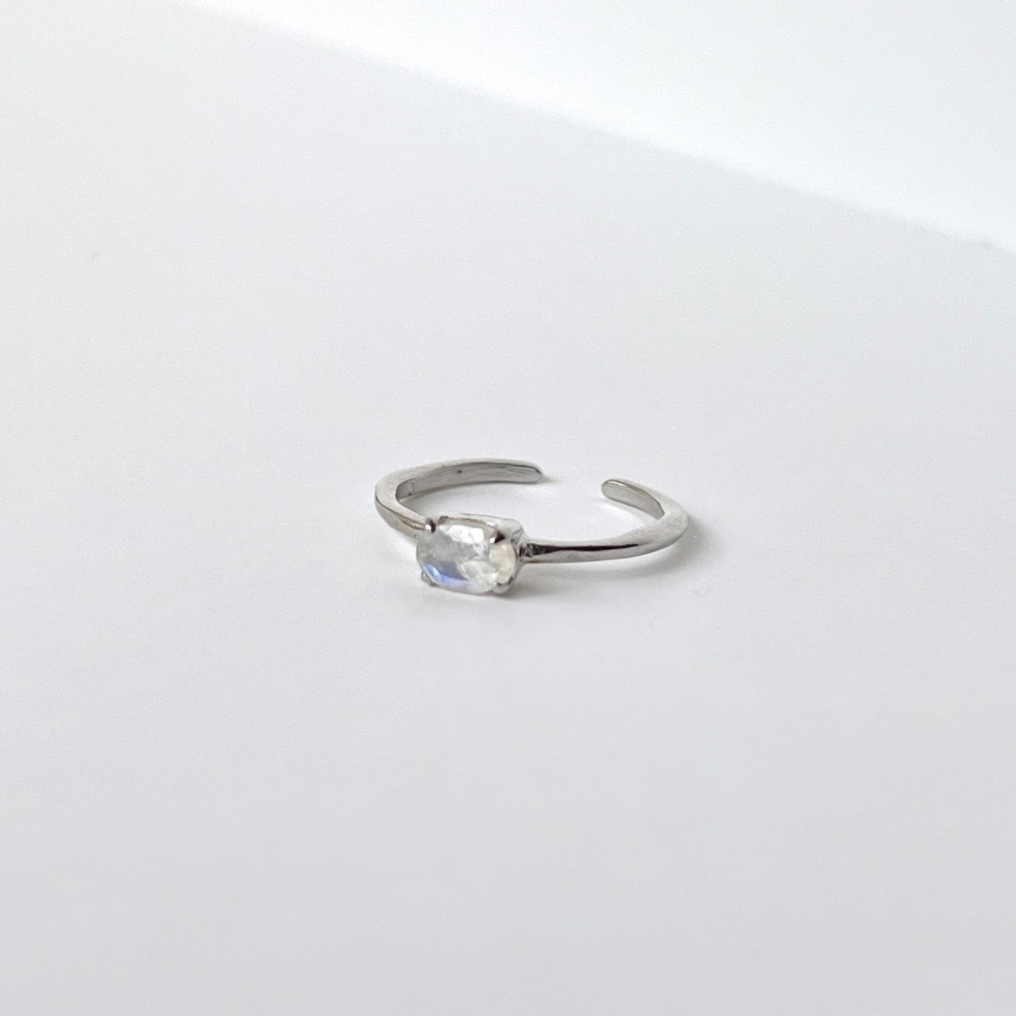 [ rainbow moon stone ] oval faceted cut ring  silver