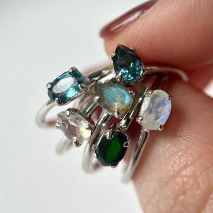 [ indigo blue kyanite ] oval faceted cut ring  silver