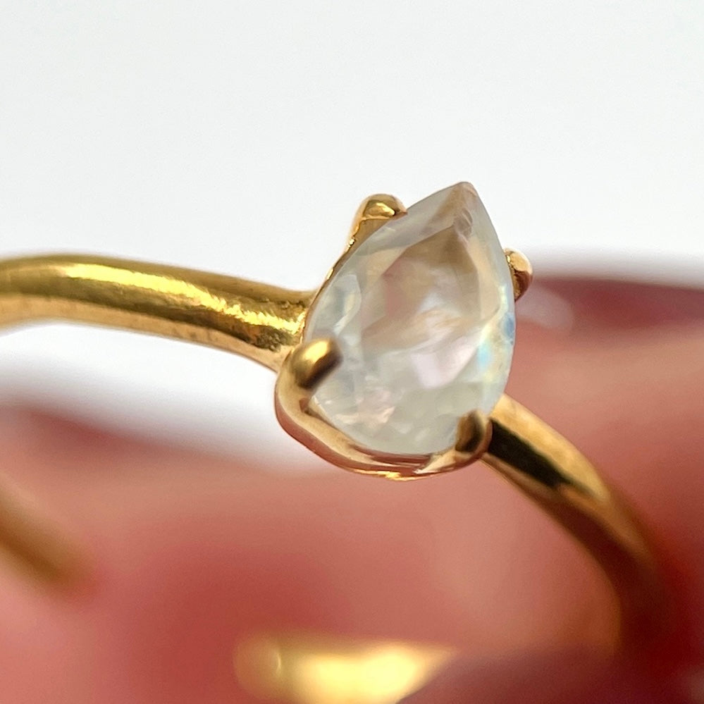 [ rainbow moon stone ] drop faceted cut ring  gold