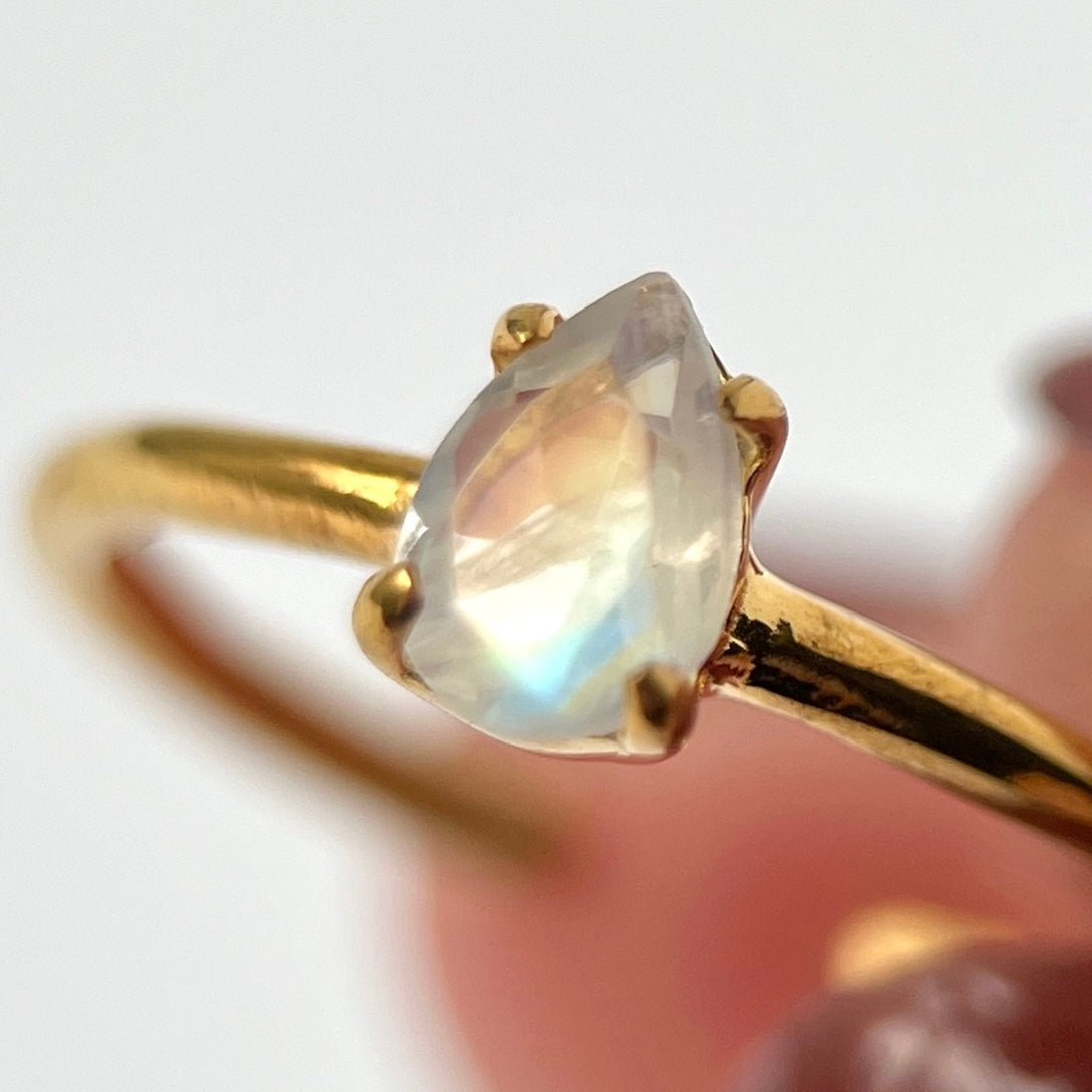 [ rainbow moon stone ] drop faceted cut ring  gold