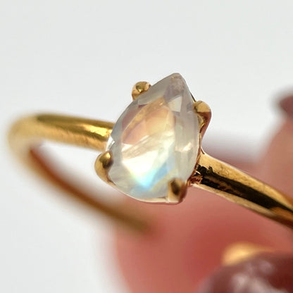 [ rainbow moon stone ] drop faceted cut ring  gold