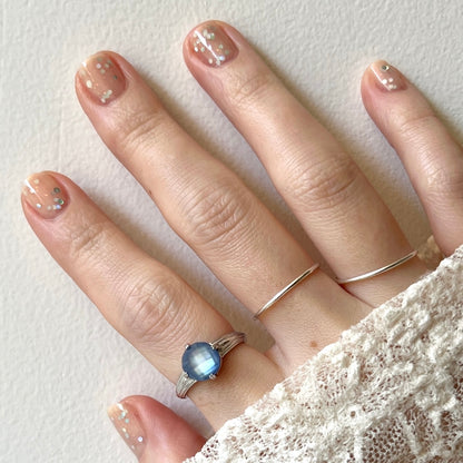 [ lapis lazuli x white shell (multi-faceted) ] croissant silver