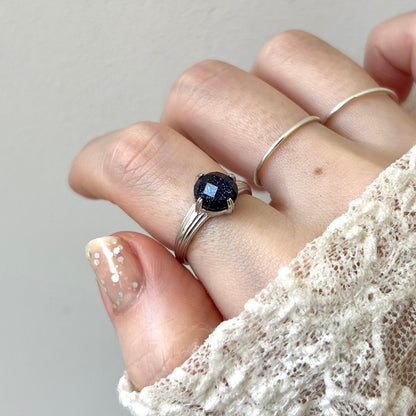 [ blue gold stone (multi-faceted) ] croissant silver