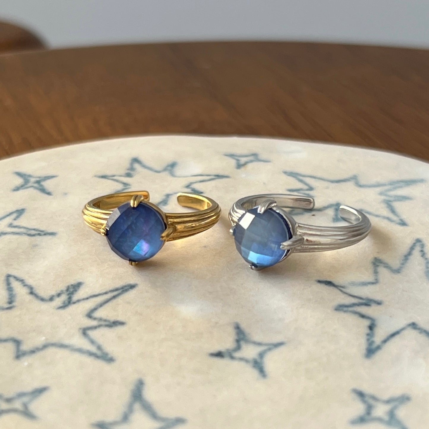 [ lapis lazuli x white shell (multi-faceted) ] croissant silver