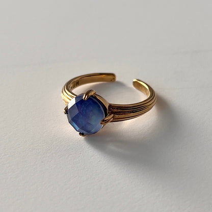 [ lapis lazuli x white shell (multi-faceted) ] croissant gold