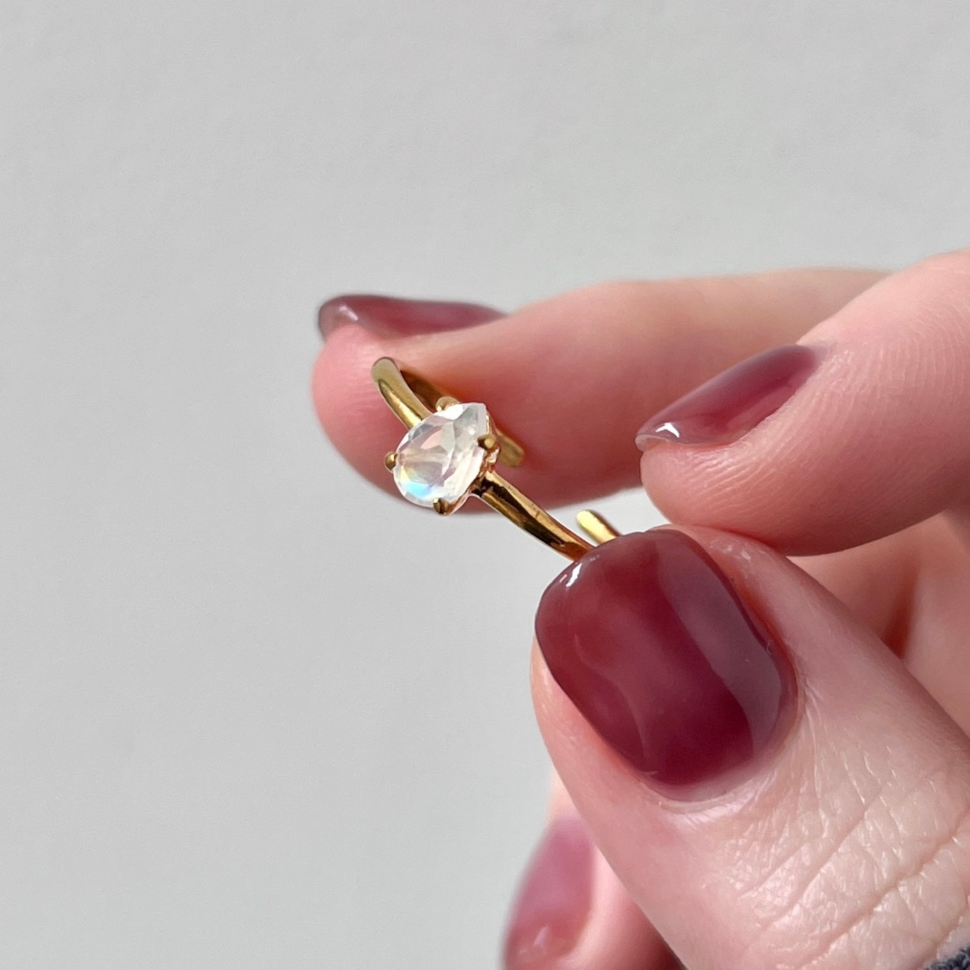[ rainbow moon stone ] drop faceted cut ring  gold