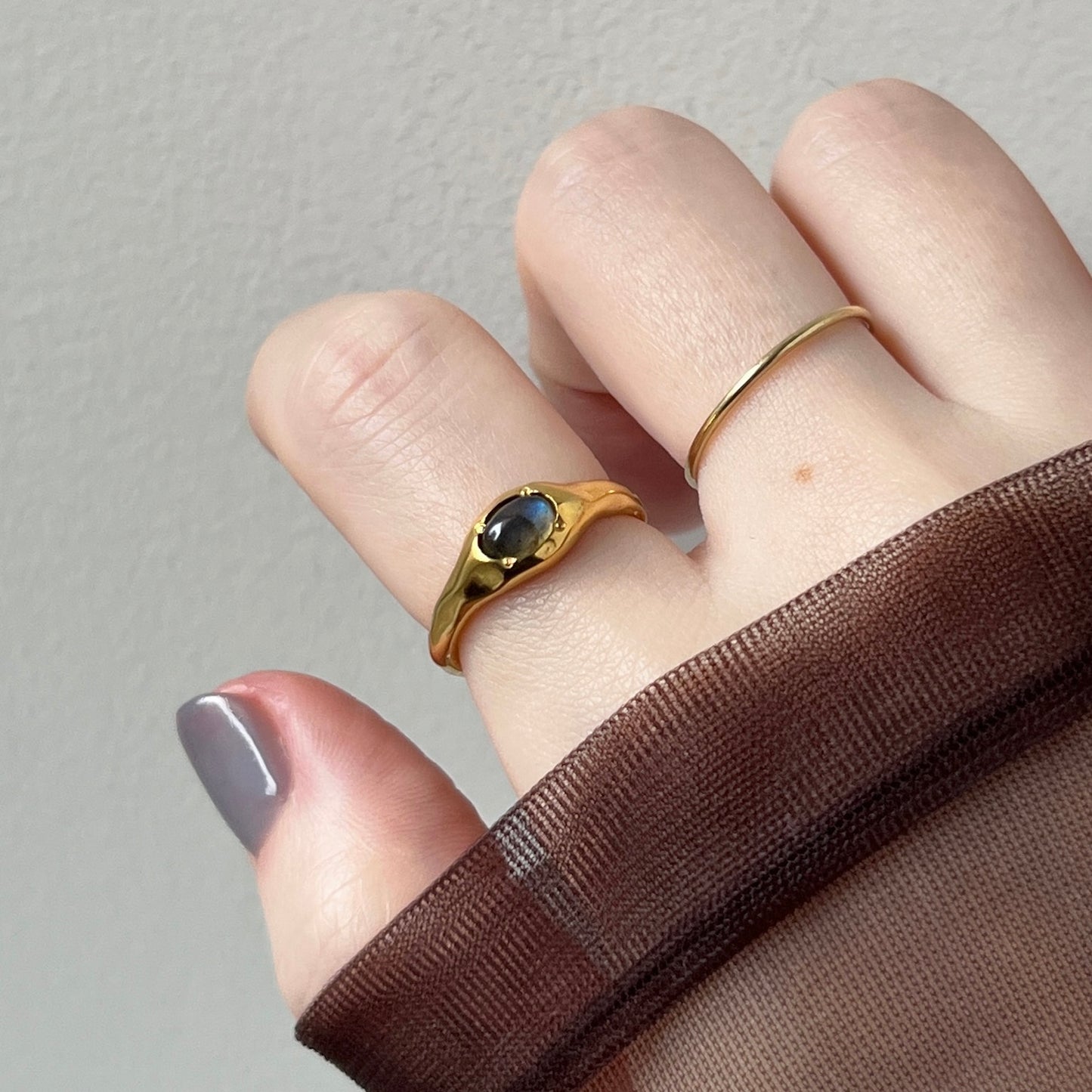 [ blue labradorite ] pebble gold