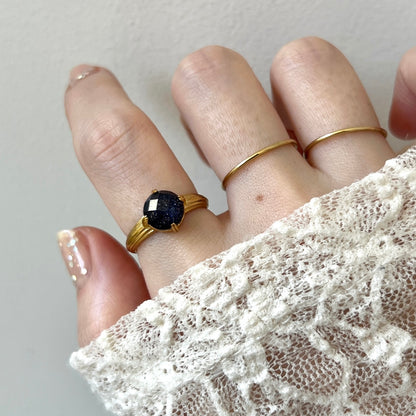 [ blue gold stone (multi-faceted) ] croissant gold