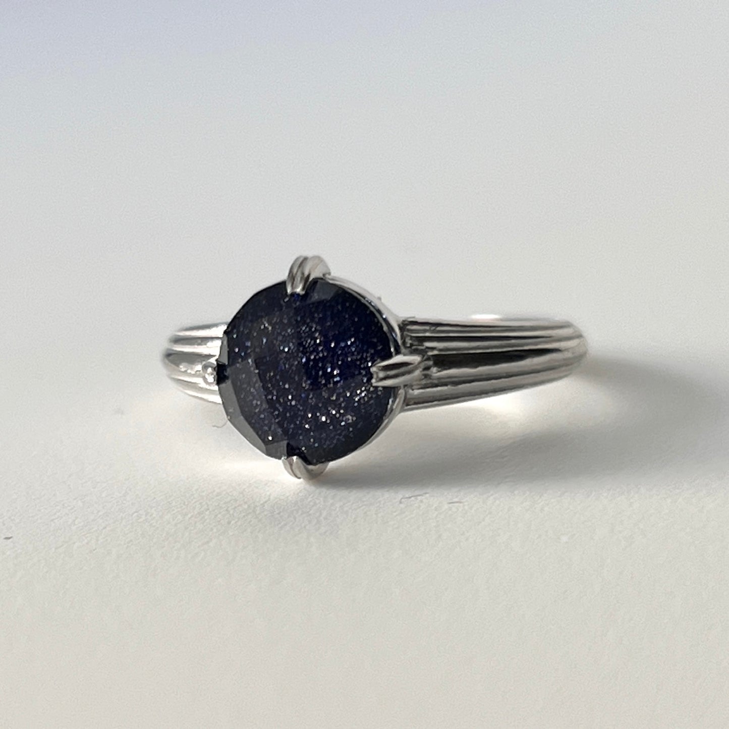 [ blue gold stone (multi-faceted) ] croissant silver