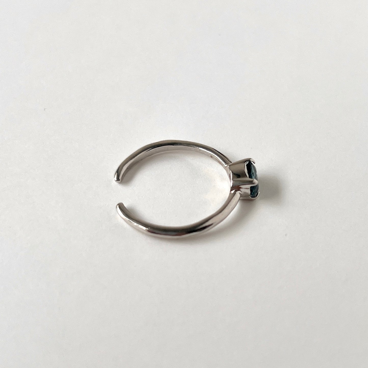 [ indigo blue kyanite ] oval faceted cut ring  silver